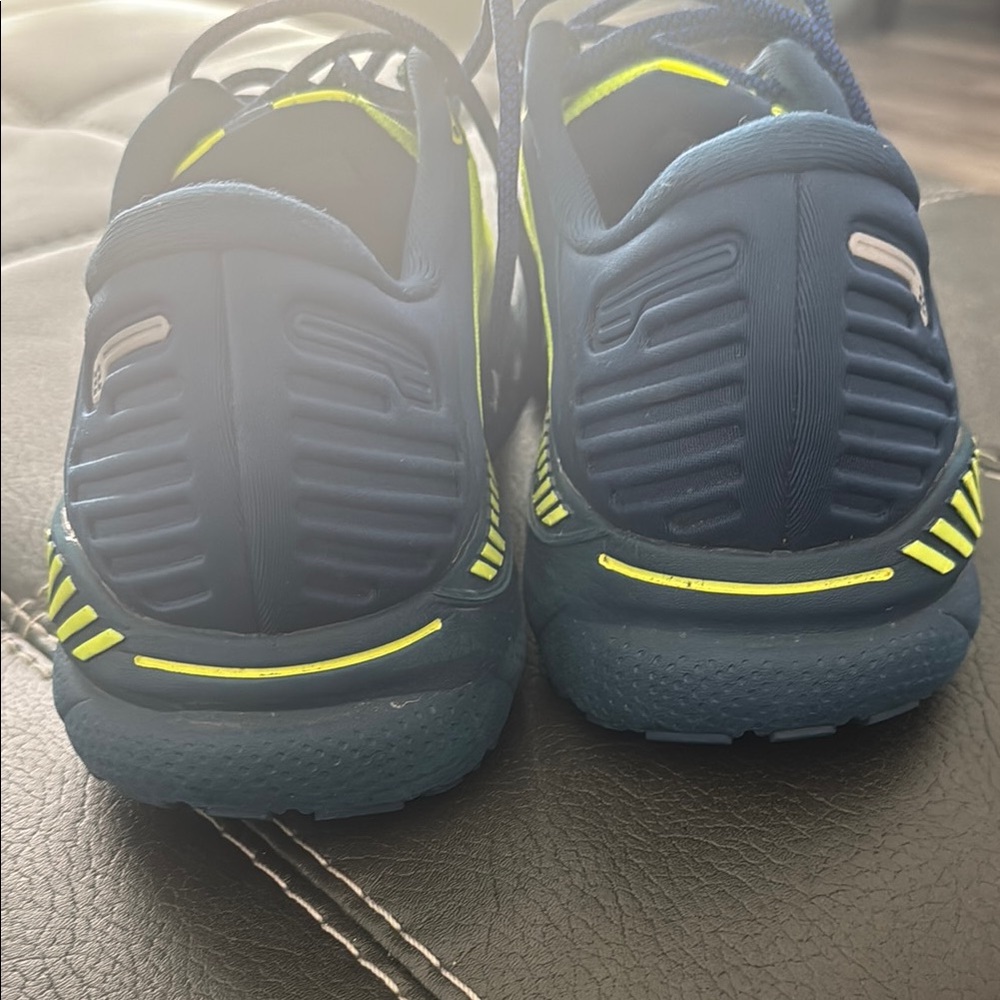 Brooks Adrenaline GTS Shoes - Bright Yellow and Dark Blue - Picture 4 of 13